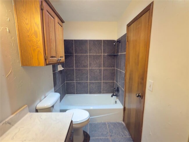 Building Photo - 217 Woodbridge Cir