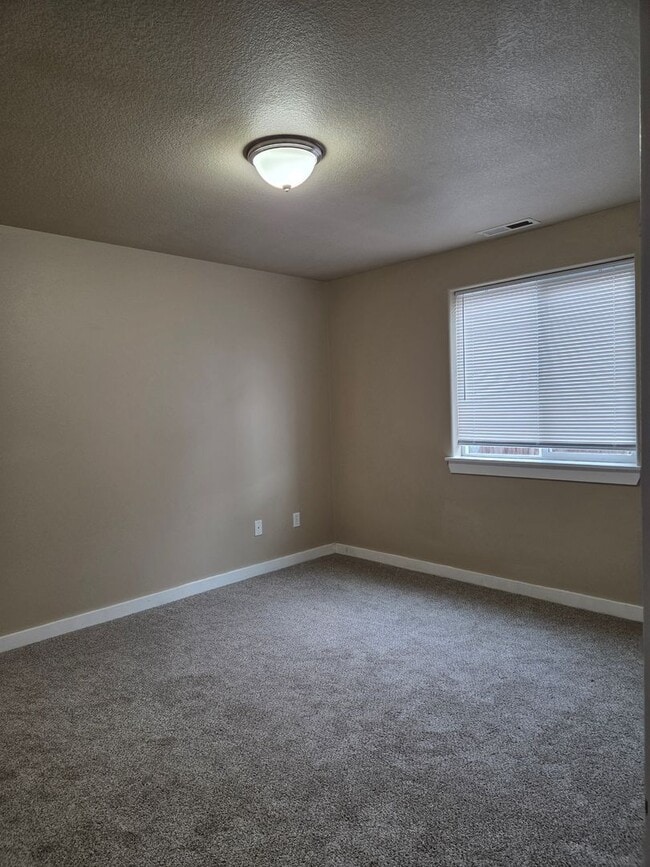 Building Photo - Beautiful Home! Large open living room! Double Car Garage! In private HOA neighborhood! Next to S...