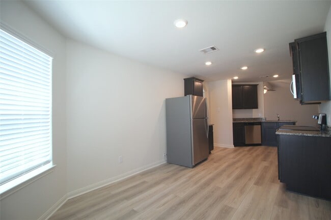 Building Photo - 8031 Vacek Meadows Loop