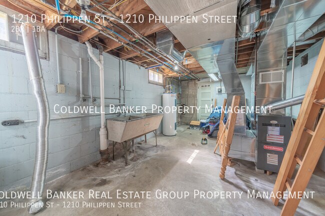 Building Photo - 1210 Philippen St