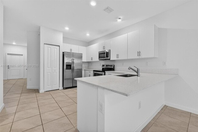 Building Photo - 2619 SE 11th St