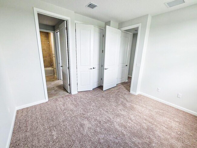 Building Photo - 5300 Thatcher Ct