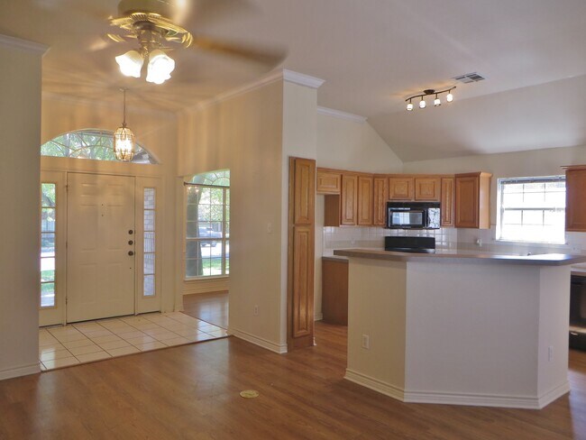 Building Photo - 3 Bedroom 2 Bathroom Parkview Estates Home