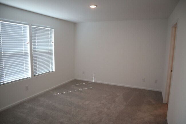 Building Photo - ~Pristine 2024 Luxury Home with Majestic Mountain Views~