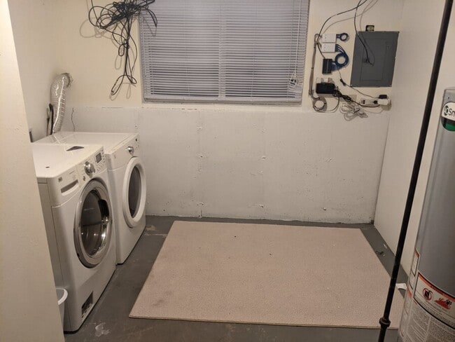 Building Photo - 487 W Prairie St