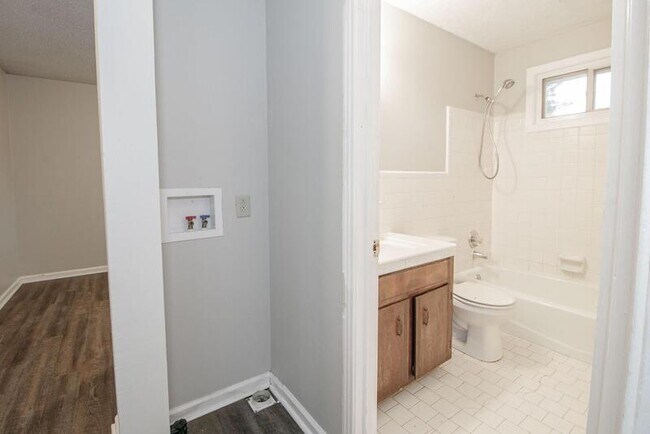 Building Photo - 805 Golf View Pl