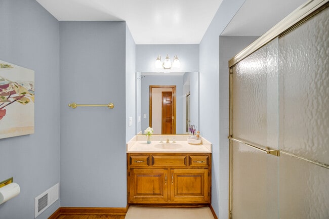 Building Photo - 2872 Whispering Oaks Ct