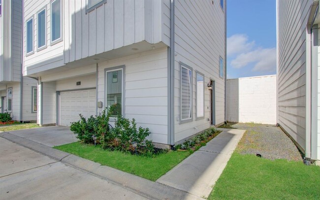 Building Photo - 1741 Cove Cres Ct