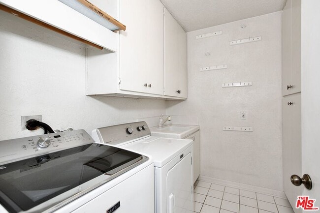 Building Photo - 333 S McCarty Dr