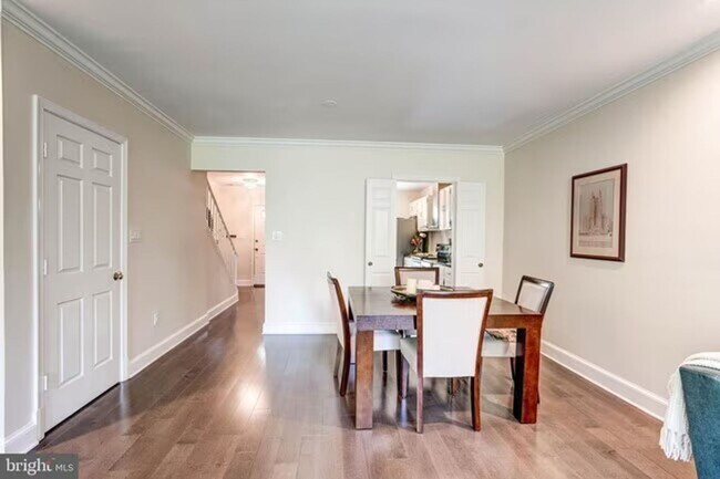 Building Photo - Sun-Drenched 2BR/2.5 BA Townhouse Condo in Gated Sutton Place
