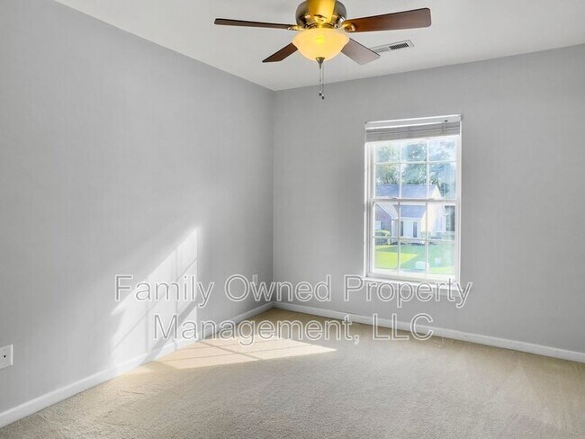Building Photo - 100 Salem Creek Dr