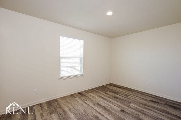 Building Photo - 11026 Yonder Flts