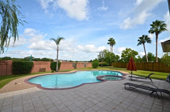 Building Photo - 5802 Sage River Ct