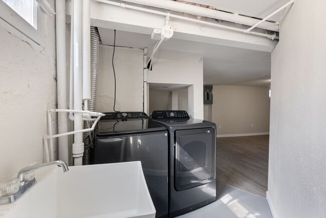 Building Photo - Charming 3 Bedroom Home in NE Portland!