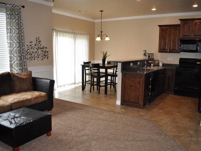 Building Photo - Spacious Pleasant Grove Townhome