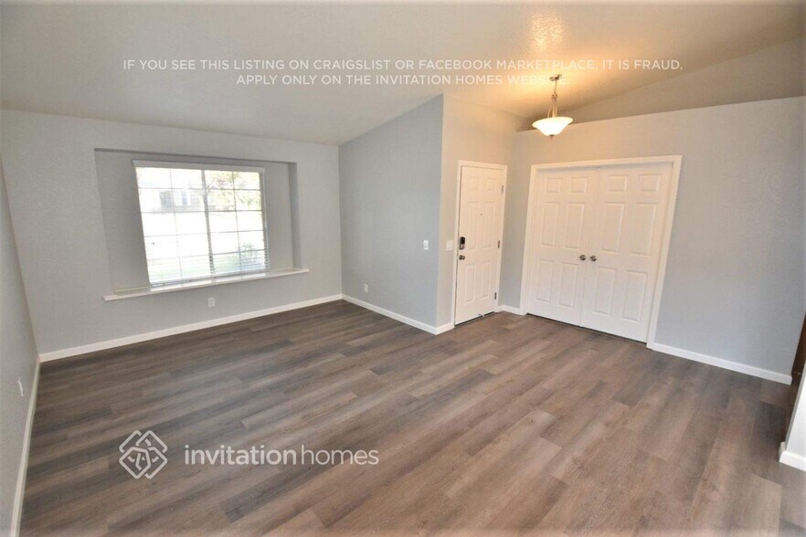 Building Photo - 8121 Pine Oaks Ct