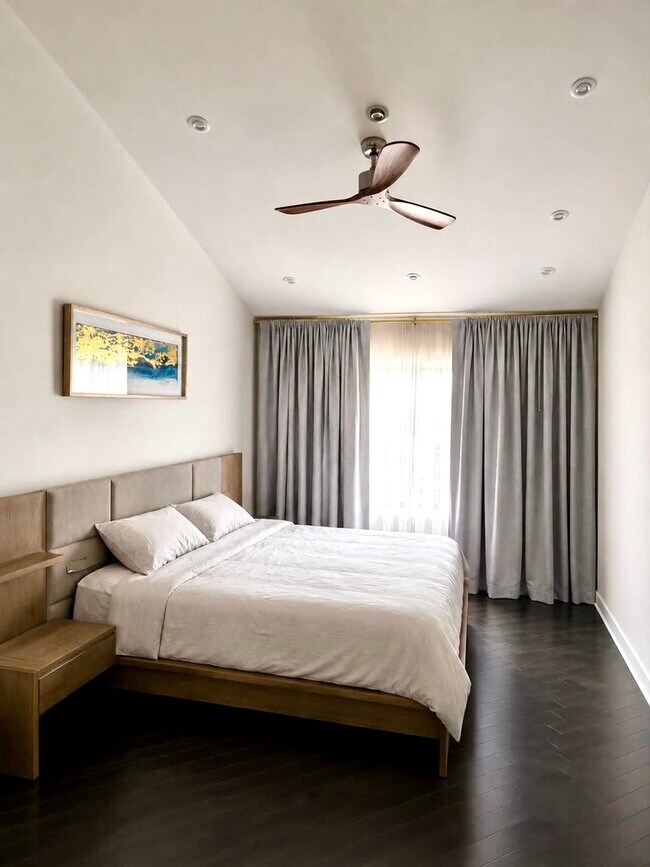 Building Photo - 600 Le Parc Cir