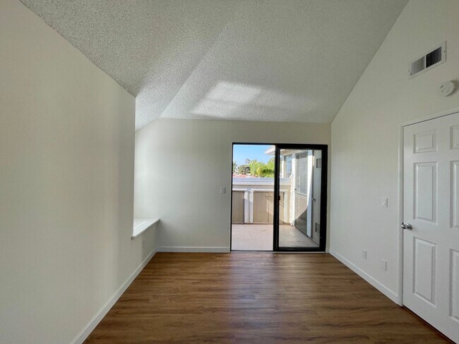 Building Photo - Welcome to Coastal Living at Its Finest!