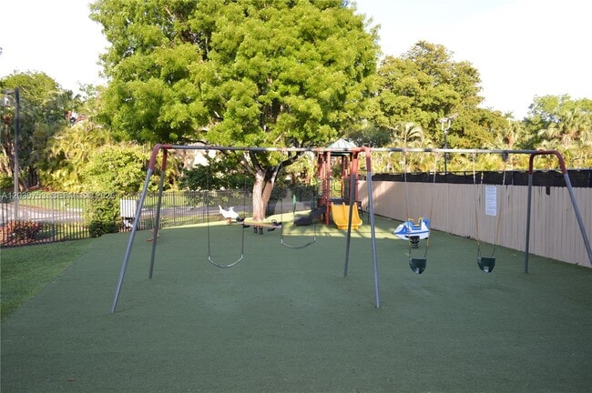 Building Photo - 3932 Estepona Ave
