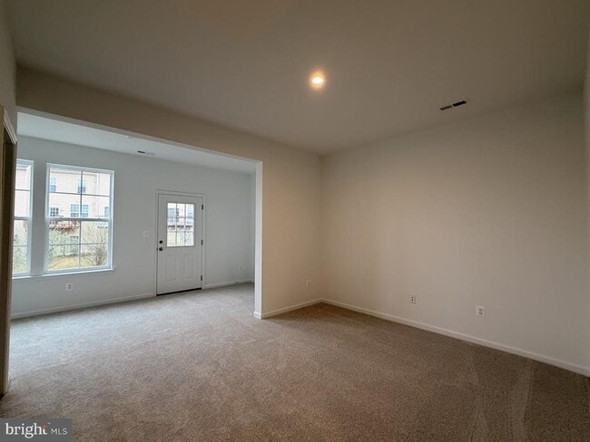 Building Photo - 453 Husky Trl