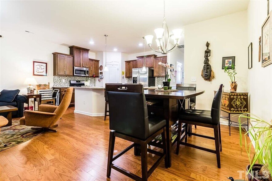 Building Photo - 922 Saratoga Dr