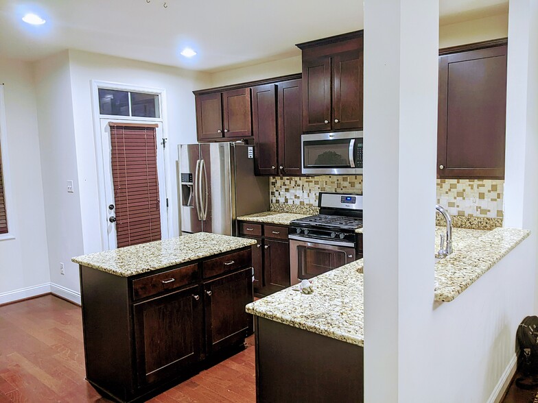 KITCHEN - 5215 Bedford Falls Cir