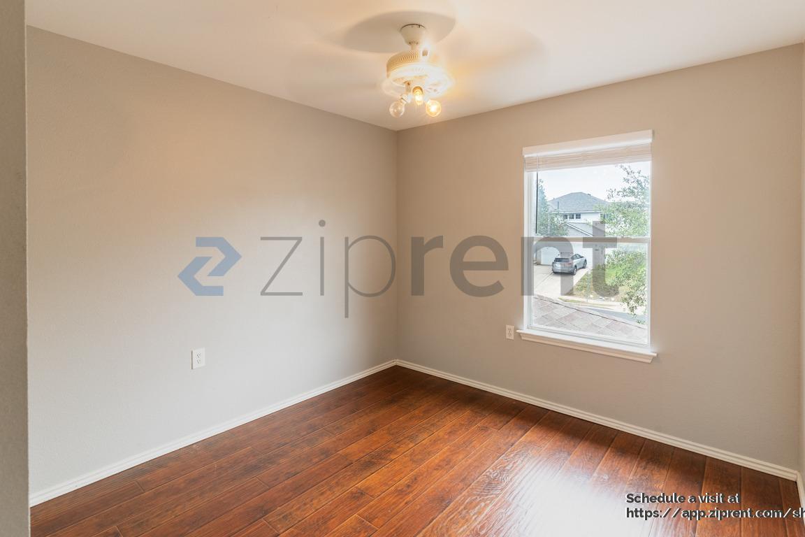 Building Photo - 817 Sheraton Ave