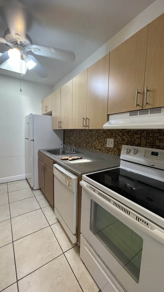 Building Photo - 2174 NE 173rd St