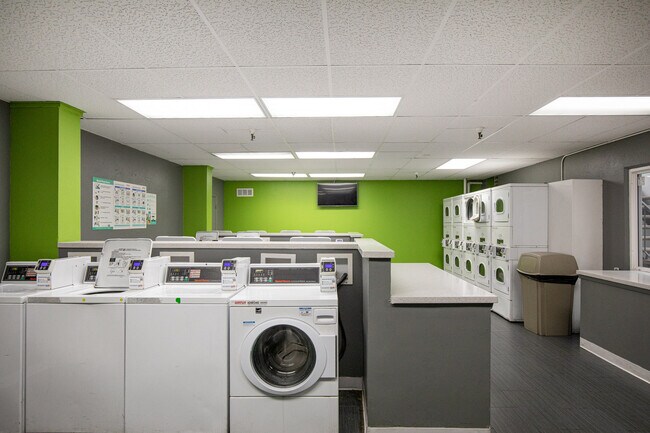 Building Photo - 3333 W 2nd St