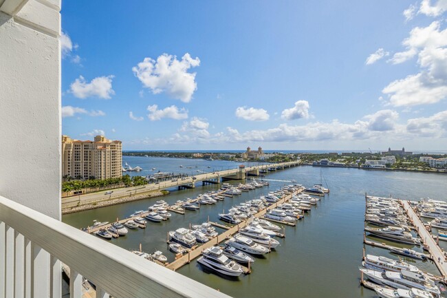 Building Photo - 400 N Flagler Dr