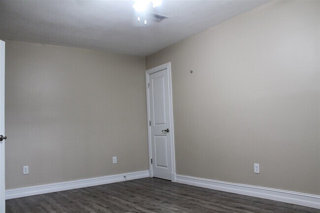 Building Photo - 46 Dolphin Dr