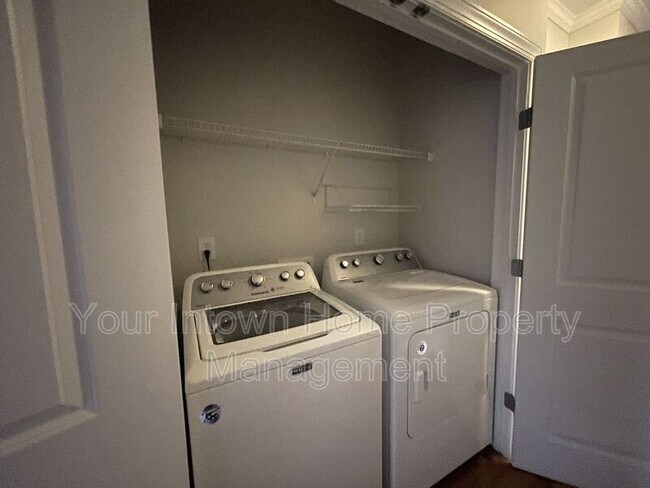 Building Photo - 239 Carlyle Park Dr