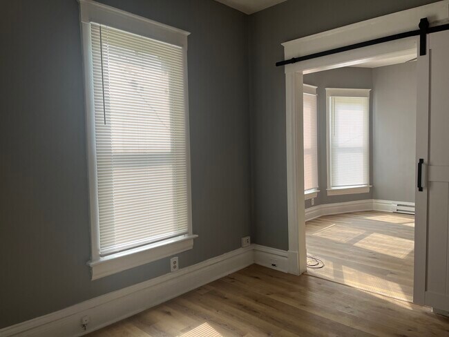 Building Photo - 400 W Allen St