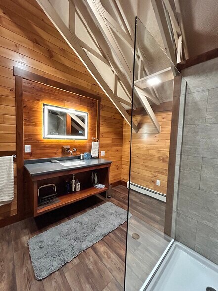 Bathroom vanity - 1216 Bay Ridge Dr