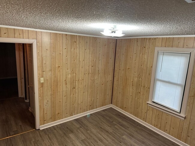 Building Photo - Available May 1st! 3-Bed, 1-Bath Home in Central Springdale!