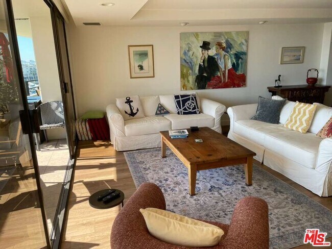 Building Photo - 4267 Marina City Dr