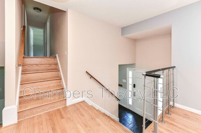 Building Photo - 9205 Hamilton Dr