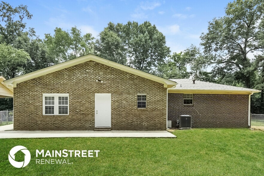 Building Photo - 690 Brooksdale Dr