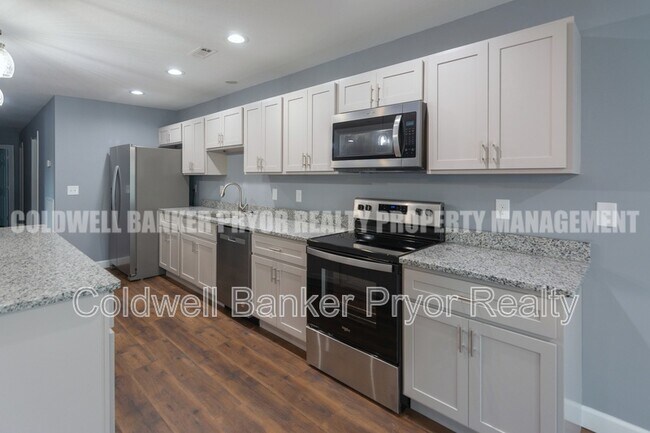 Building Photo - 360 Main St