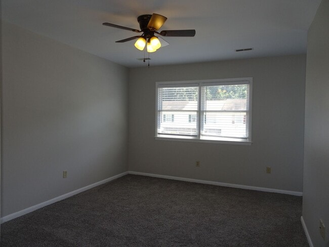 Building Photo - 3 Bedroom 2.5 bath Townhome rental in Rale...