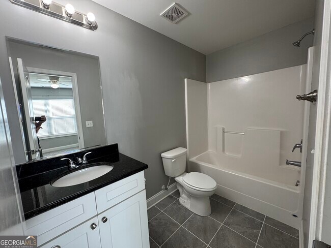 Building Photo - 1270 Binghampton Cir