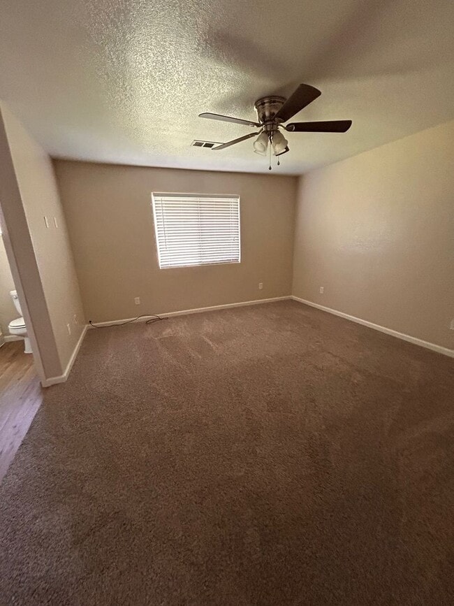 Building Photo - Nice home for rent in Visalia