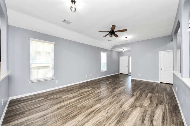 Building Photo - 2335 Spring Hollow Dr