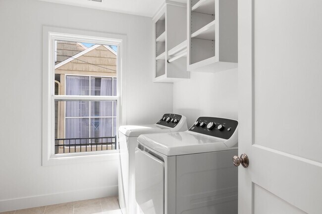 Building Photo - Main Street Townhomes