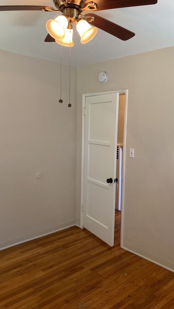 Building Photo - 2212