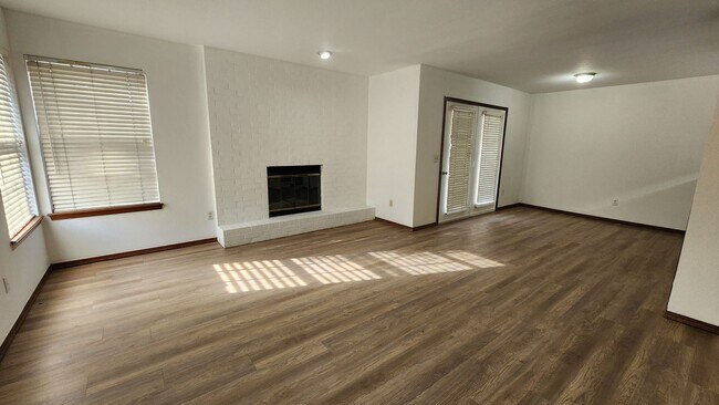 Building Photo - 2 Bed 2 bath apartment in OKC!