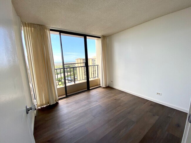 Building Photo - Horizon View Tower 2/2/1