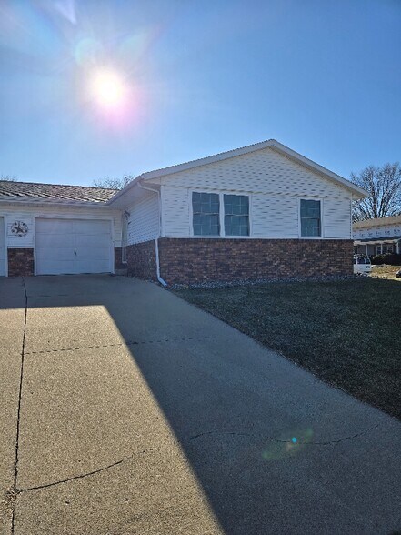 Building Photo - 2308 Crescent