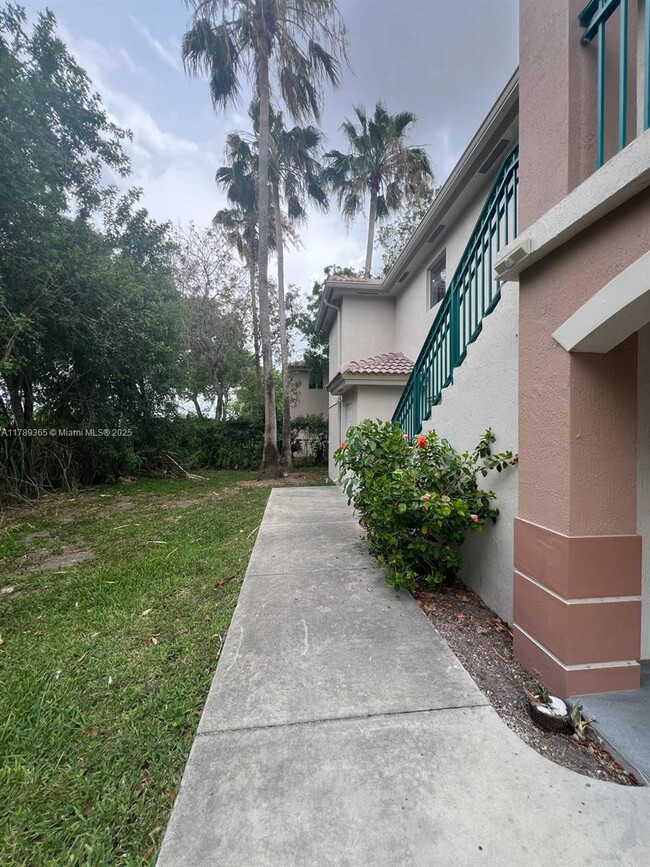 Building Photo - 1241 SE 29th St