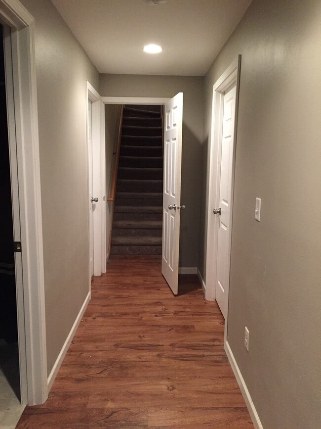 Building Photo - 5 bedroom house on the Westside - close to UIHC